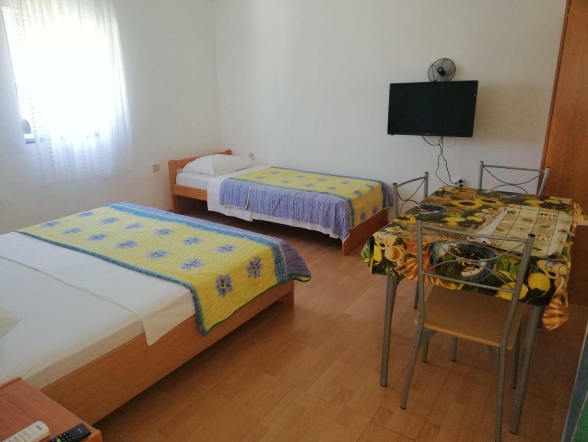 Apartmani Kovacic Murter Buitenkant foto